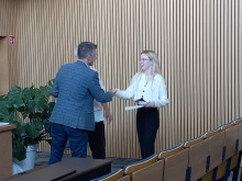 Michelle O'Brien receving her reward